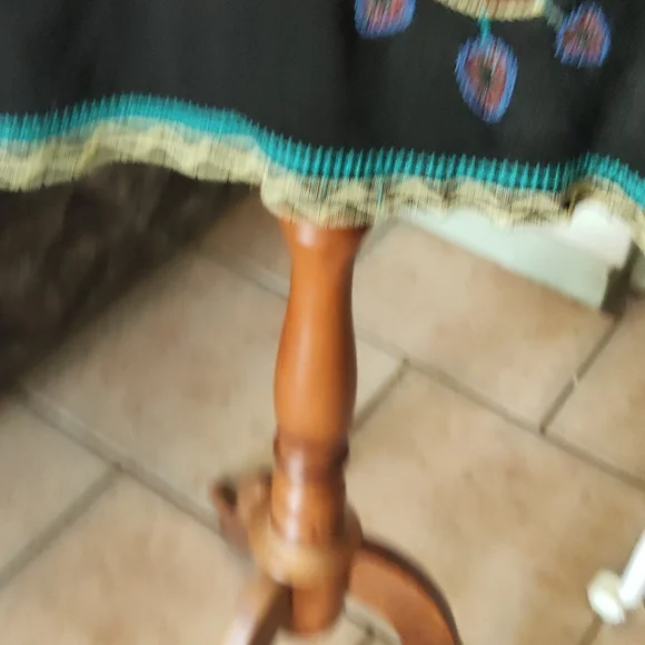 Sz 12,  embroidered blouse - Picture 4 of 5